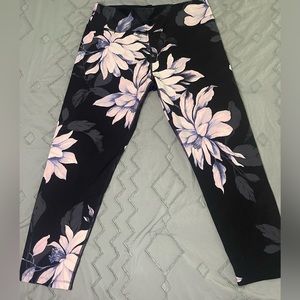 Calvin Klein performance floral fitness leggings. Size XL